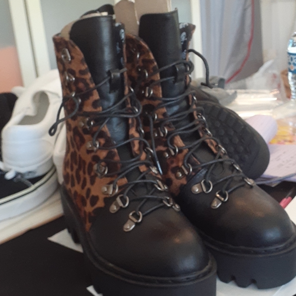 #48 ❤️ Brand new Lamida faux fur combat boots